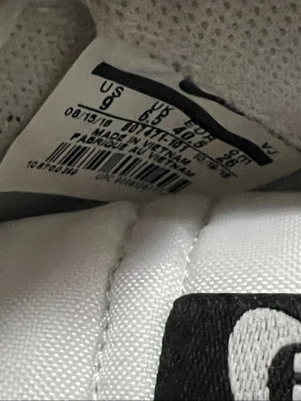 Nike Cortez Classic White Sneakers with Black Swoosh size 9